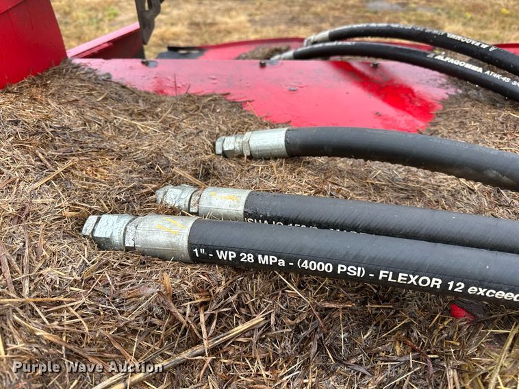 image for item NQ9485 2018 Massey Ferguson RazorBar  disc windrower head