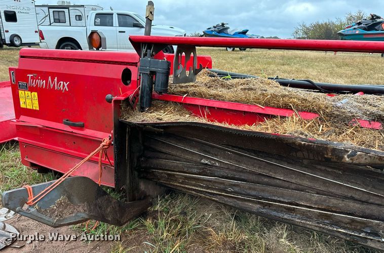 image for item NQ9485 2018 Massey Ferguson RazorBar  disc windrower head