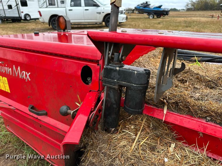 image for item NQ9485 2018 Massey Ferguson RazorBar  disc windrower head