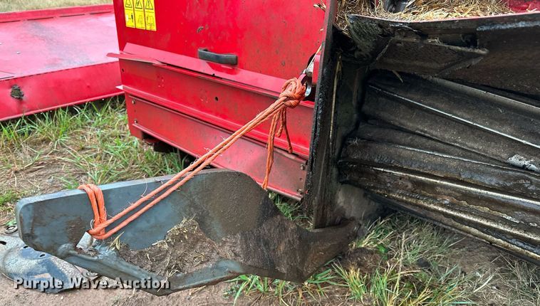 image for item NQ9485 2018 Massey Ferguson RazorBar  disc windrower head
