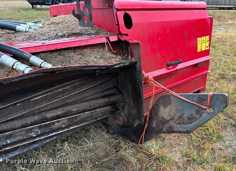 image for item NQ9485 2018 Massey Ferguson RazorBar  disc windrower head