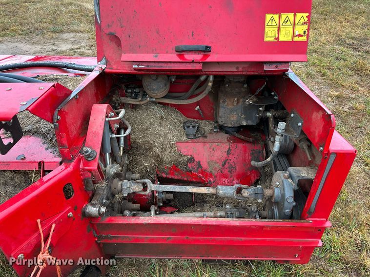 image for item NQ9485 2018 Massey Ferguson RazorBar  disc windrower head