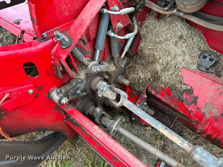 image for item NQ9485 2018 Massey Ferguson RazorBar  disc windrower head