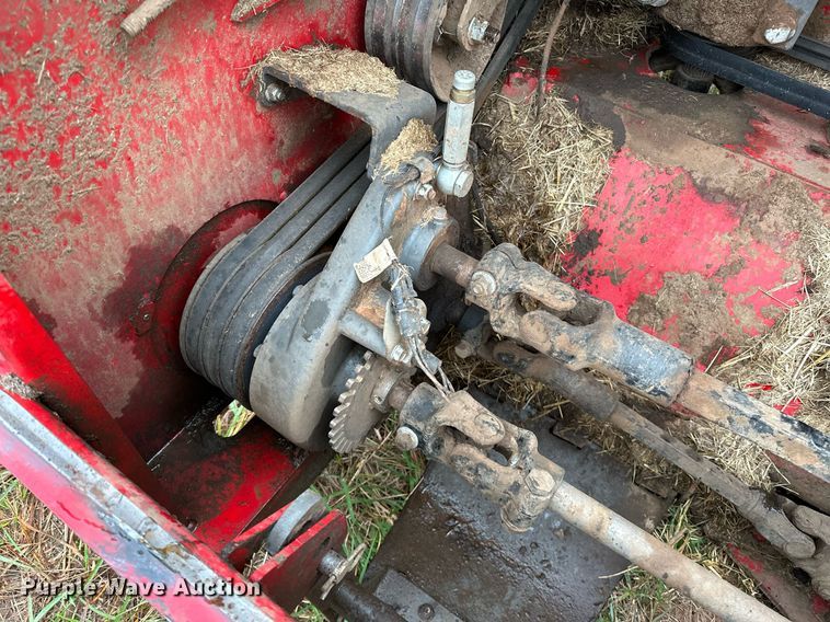 image for item NQ9485 2018 Massey Ferguson RazorBar  disc windrower head