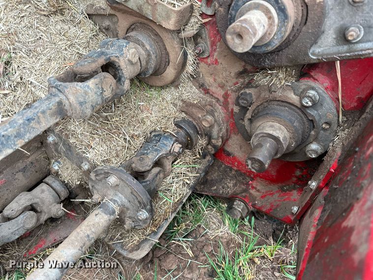 image for item NQ9485 2018 Massey Ferguson RazorBar  disc windrower head