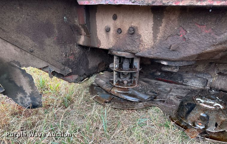 image for item NQ9485 2018 Massey Ferguson RazorBar  disc windrower head