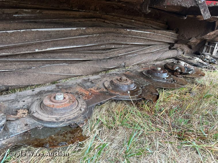 image for item NQ9485 2018 Massey Ferguson RazorBar  disc windrower head