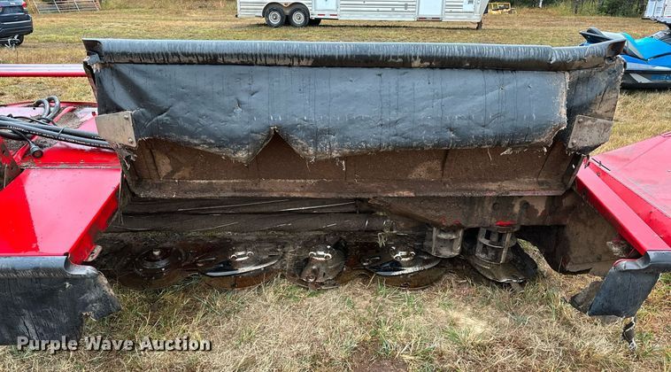 image for item NQ9485 2018 Massey Ferguson RazorBar  disc windrower head