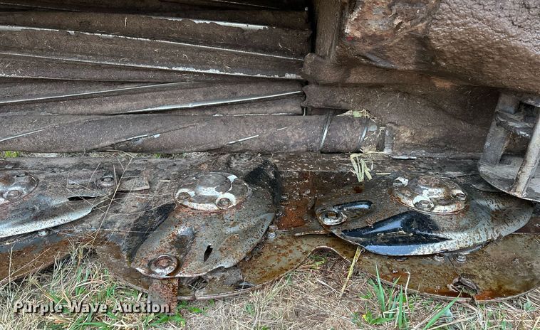 image for item NQ9485 2018 Massey Ferguson RazorBar  disc windrower head