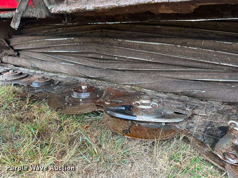 image for item NQ9485 2018 Massey Ferguson RazorBar  disc windrower head