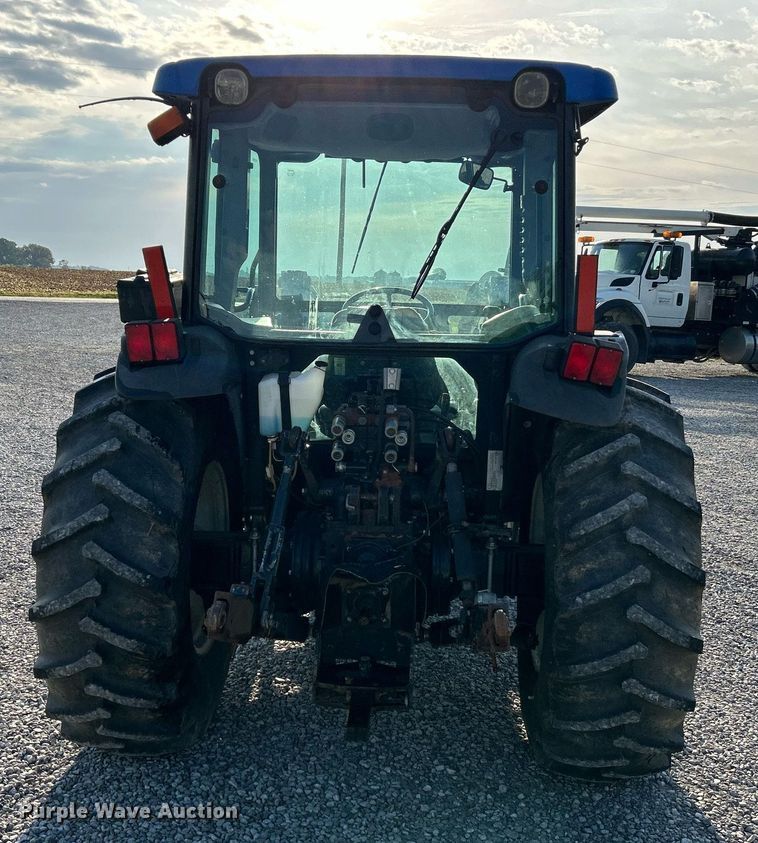 image for item NQ9933 2007 New Holland TN85DA  tractor