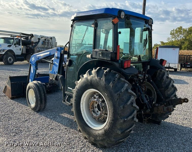 image for item NQ9933 2007 New Holland TN85DA  tractor