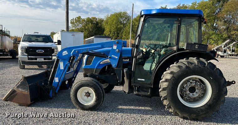 image for item NQ9933 2007 New Holland TN85DA  tractor