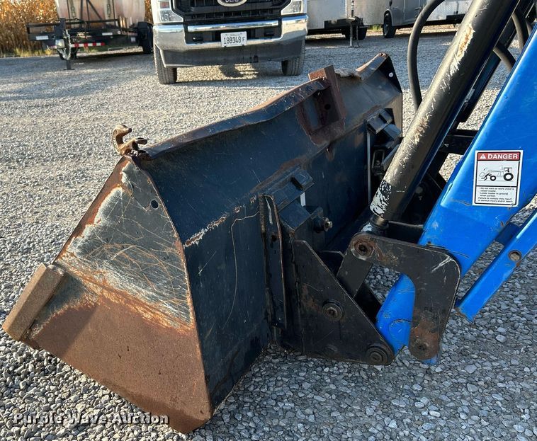 image for item NQ9933 2007 New Holland TN85DA  tractor