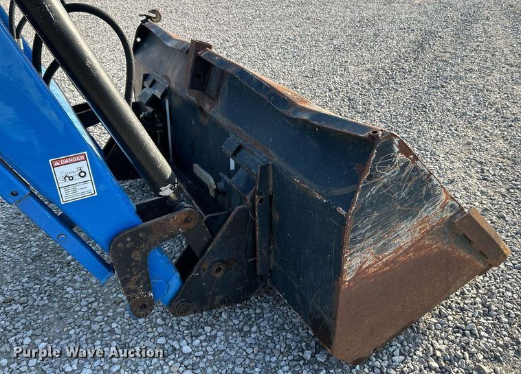 image for item NQ9933 2007 New Holland TN85DA  tractor