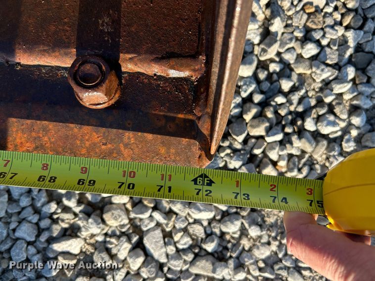 image for item NQ9933 2007 New Holland TN85DA  tractor