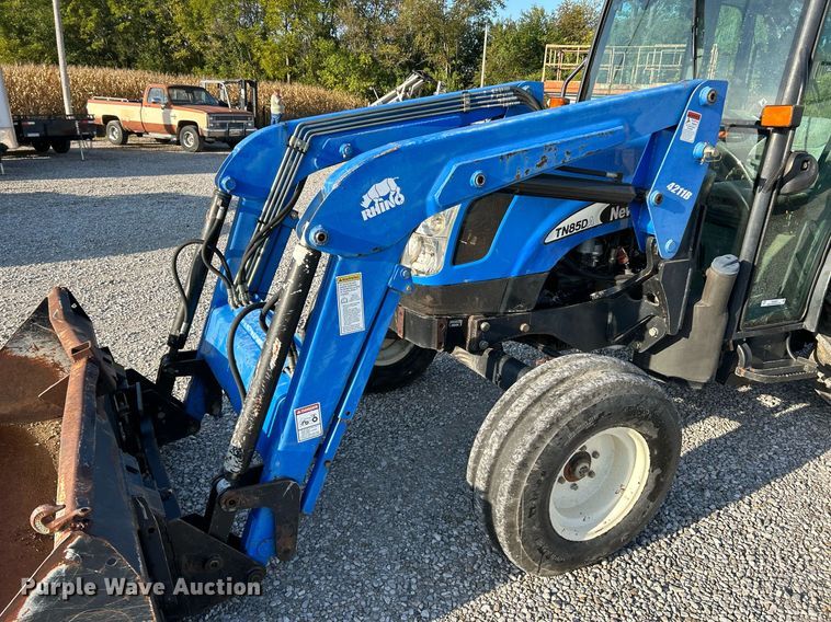 image for item NQ9933 2007 New Holland TN85DA  tractor