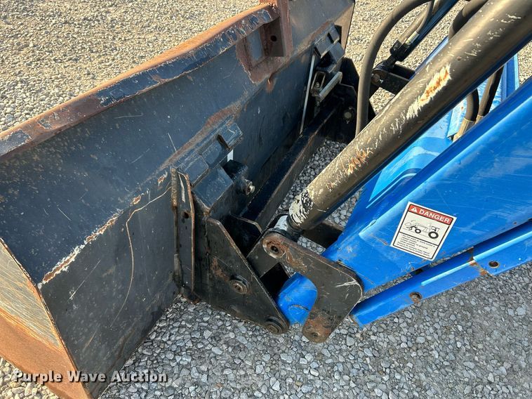 image for item NQ9933 2007 New Holland TN85DA  tractor