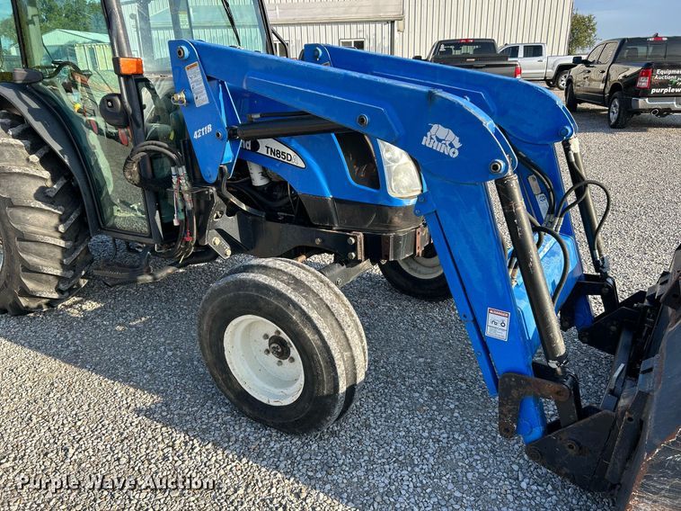 image for item NQ9933 2007 New Holland TN85DA  tractor