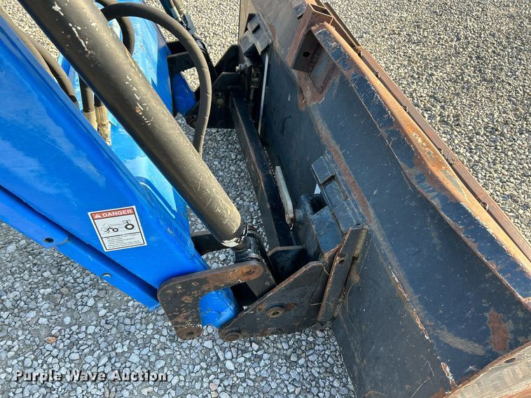 image for item NQ9933 2007 New Holland TN85DA  tractor