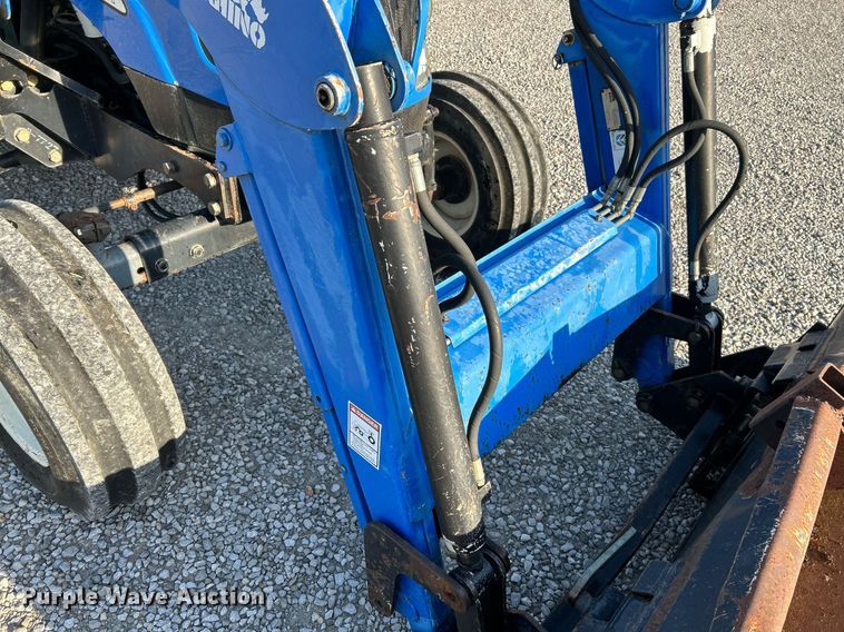 image for item NQ9933 2007 New Holland TN85DA  tractor