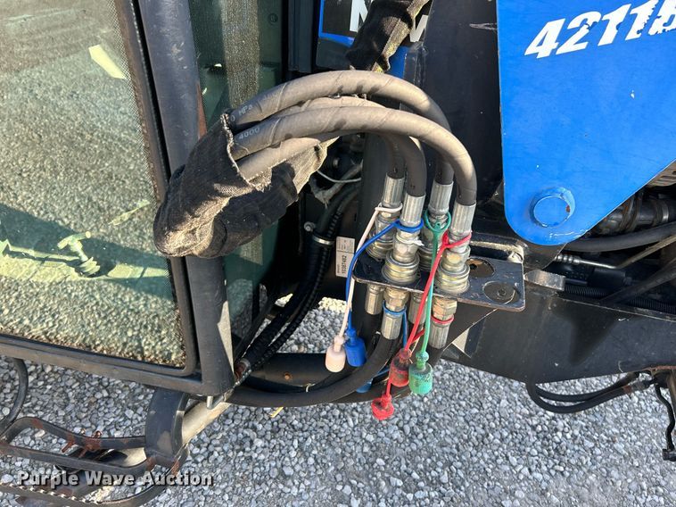 image for item NQ9933 2007 New Holland TN85DA  tractor