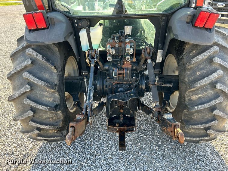 image for item NQ9933 2007 New Holland TN85DA  tractor