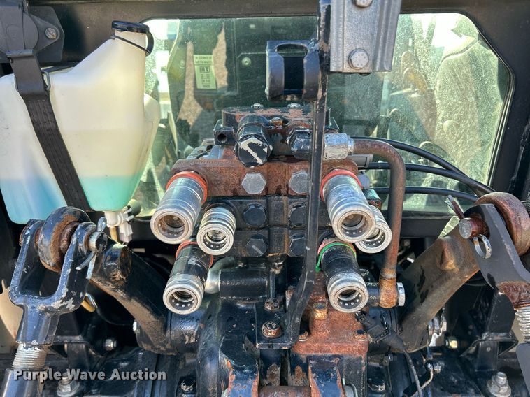 image for item NQ9933 2007 New Holland TN85DA  tractor