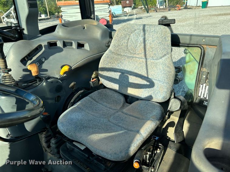 image for item NQ9933 2007 New Holland TN85DA  tractor