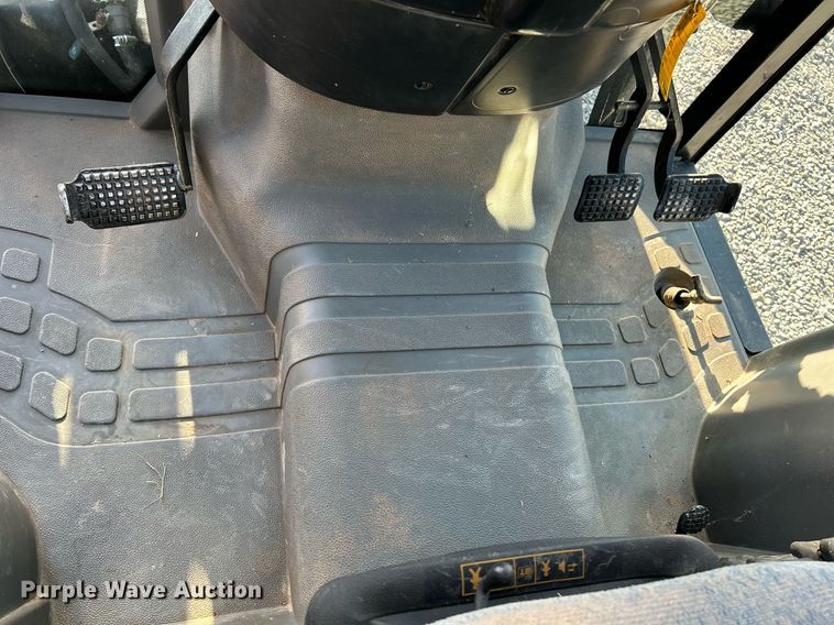 image for item NQ9933 2007 New Holland TN85DA  tractor