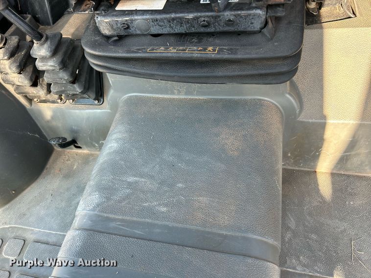 image for item NQ9933 2007 New Holland TN85DA  tractor