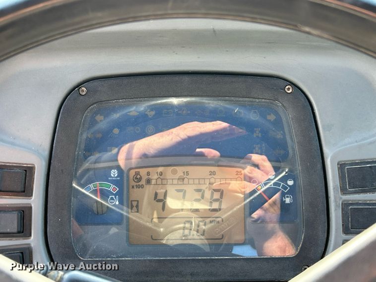 image for item NQ9933 2007 New Holland TN85DA  tractor