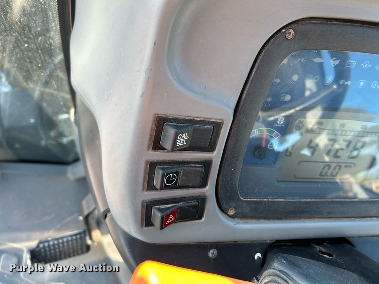 image for item NQ9933 2007 New Holland TN85DA  tractor