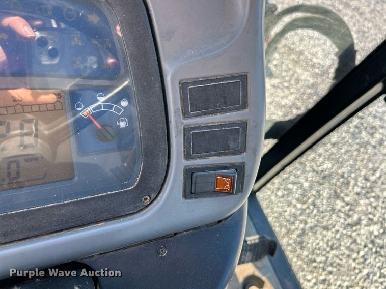 image for item NQ9933 2007 New Holland TN85DA  tractor