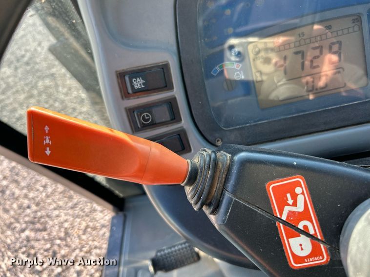 image for item NQ9933 2007 New Holland TN85DA  tractor