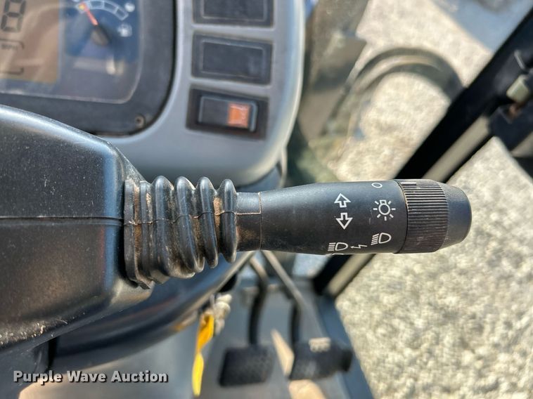 image for item NQ9933 2007 New Holland TN85DA  tractor