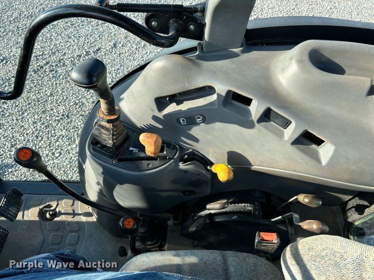 image for item NQ9933 2007 New Holland TN85DA  tractor