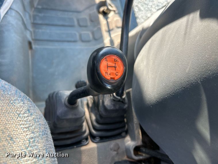 image for item NQ9933 2007 New Holland TN85DA  tractor