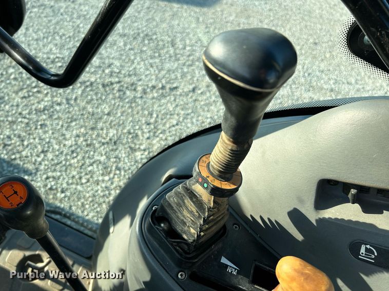 image for item NQ9933 2007 New Holland TN85DA  tractor