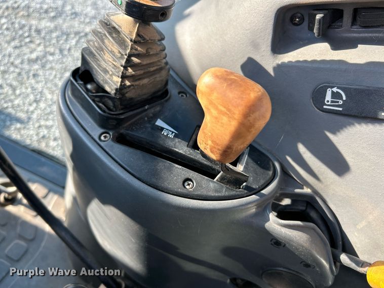 image for item NQ9933 2007 New Holland TN85DA  tractor