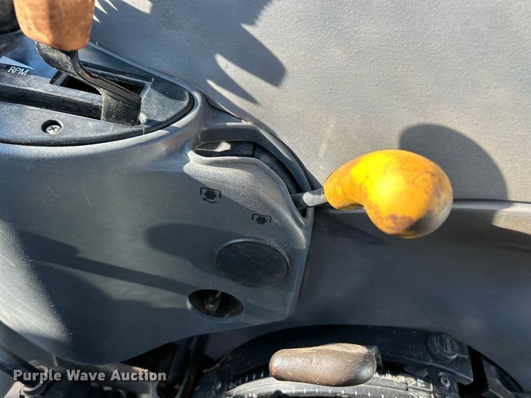 image for item NQ9933 2007 New Holland TN85DA  tractor