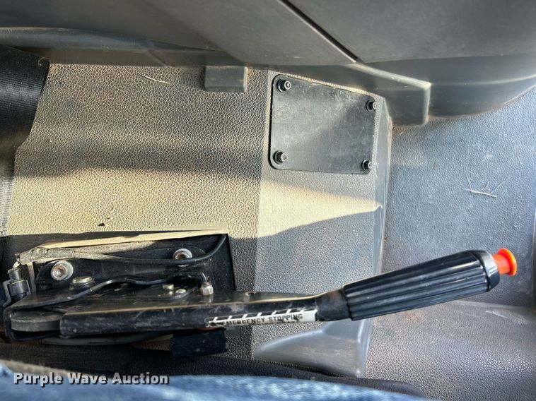 image for item NQ9933 2007 New Holland TN85DA  tractor