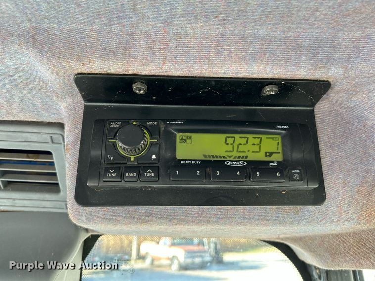 image for item NQ9933 2007 New Holland TN85DA  tractor