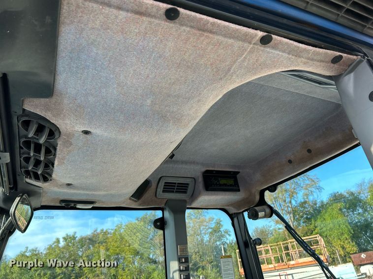 image for item NQ9933 2007 New Holland TN85DA  tractor