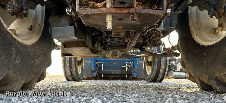 image for item NQ9933 2007 New Holland TN85DA  tractor