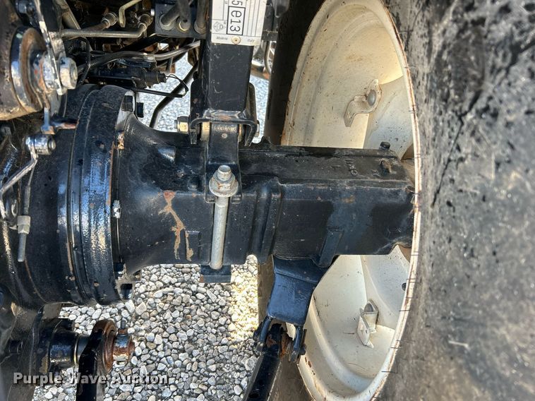 image for item NQ9933 2007 New Holland TN85DA  tractor