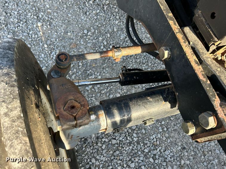 image for item NQ9933 2007 New Holland TN85DA  tractor