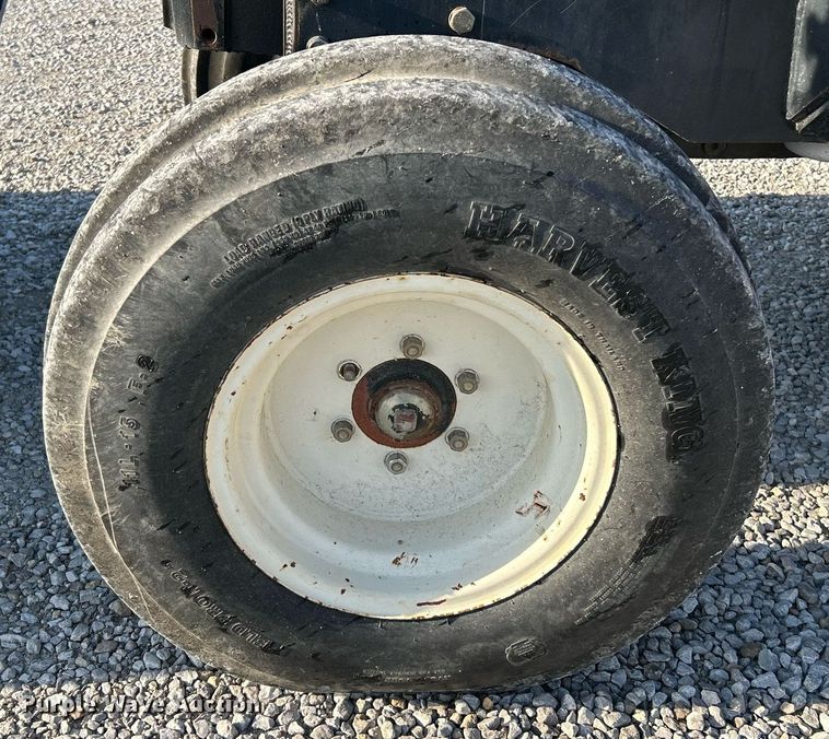 image for item NQ9933 2007 New Holland TN85DA  tractor