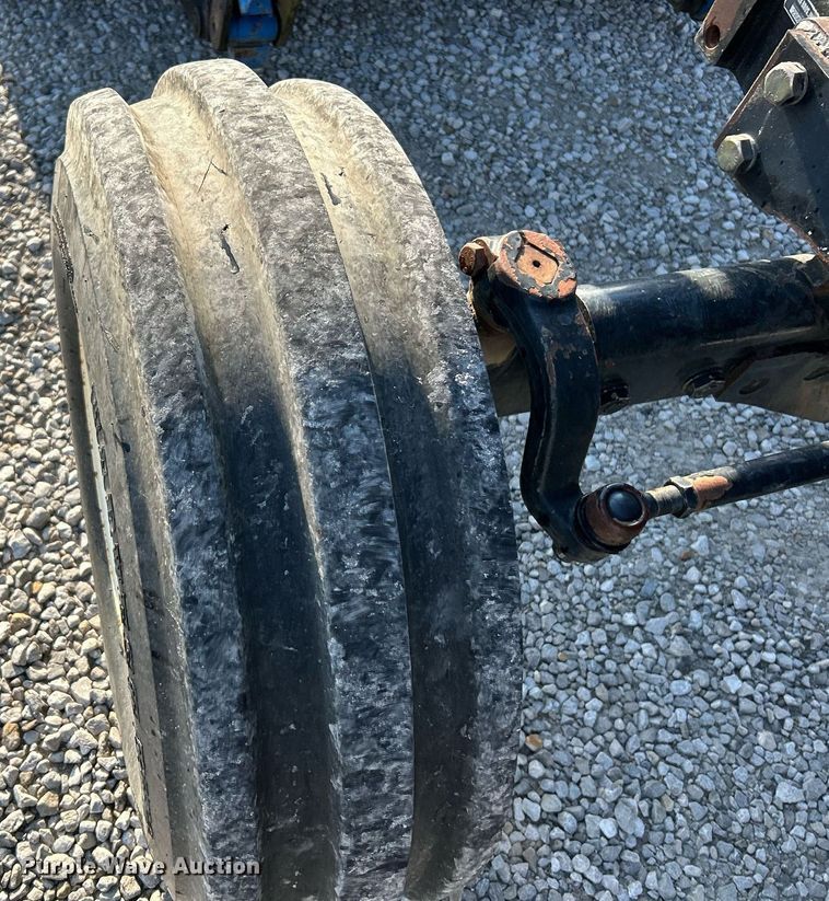 image for item NQ9933 2007 New Holland TN85DA  tractor