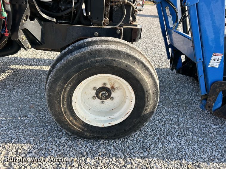 image for item NQ9933 2007 New Holland TN85DA  tractor